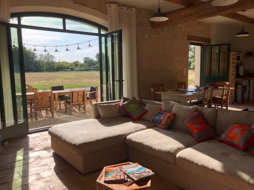 large living room -luminous- with garden view -with dining room and outside dining room with barbecue