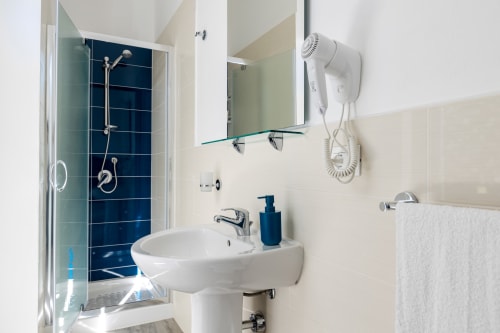 Villa Edera Porticello Santa Flavia bed and breackfast 3 - Formica Toilet