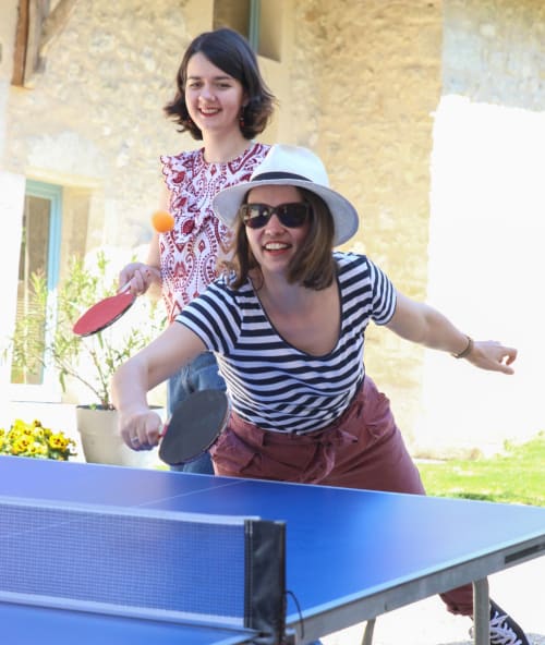 amies-jouant-au-ping -pong.lepasdemoineau
