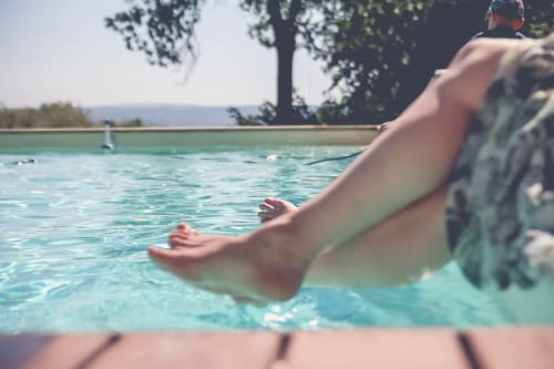pieds-dans-l'eau-piscine.lepasdemoineau2