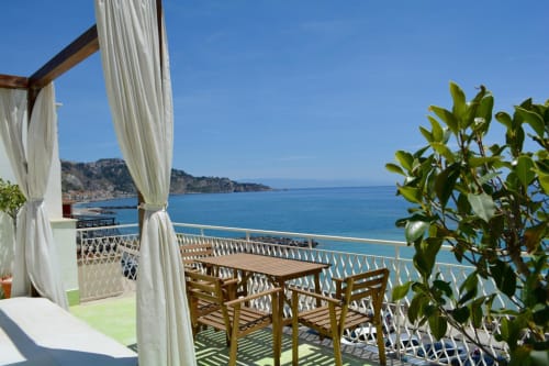Appartamento con terrazza fronte mare a Giardini Naxos vicino a Taormina