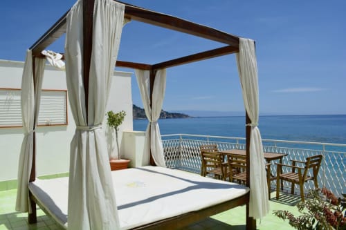 Appartamento con terrazza fronte mare a Giardini Naxos vicino a Taormina