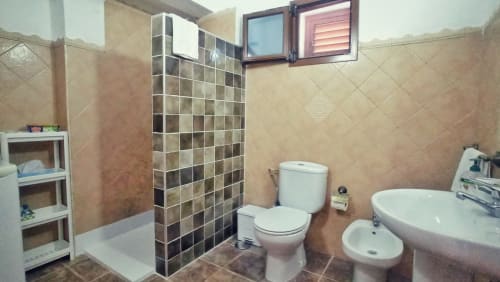 Main bathroom of Casas Blancas Tasartico
