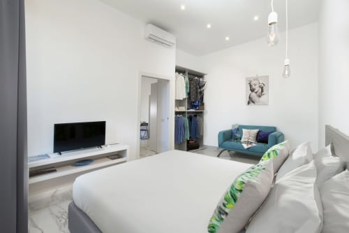 Apartment for 4 with bedroom, sofa bed in living room, kitchen, bathroom and balcony. Present TV, air conditioning and Wi-Fi - Piazza Tasso Relais in Sorrento, Campania.