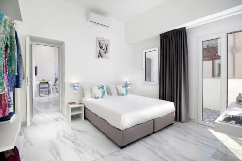 Apartment for 4 with bedroom, sofa bed in living room, kitchen, bathroom and balcony. Present TV, air conditioning and Wi-Fi - Piazza Tasso Relais in Sorrento, Campania.