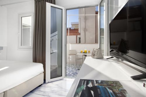 Apartment for 4 with bedroom, sofa bed in living room, kitchen, bathroom and balcony. Present TV, air conditioning and Wi-Fi - Piazza Tasso Relais in Sorrento, Campania.