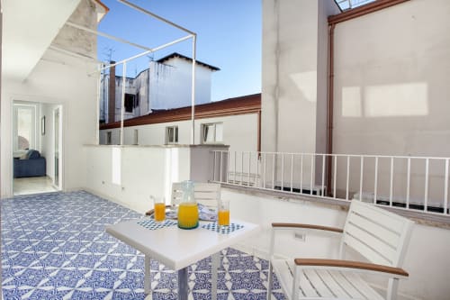 Apartment for 4 with bedroom, sofa bed in living room, kitchen, bathroom and balcony. Present TV, air conditioning and Wi-Fi - Piazza Tasso Relais in Sorrento, Campania.