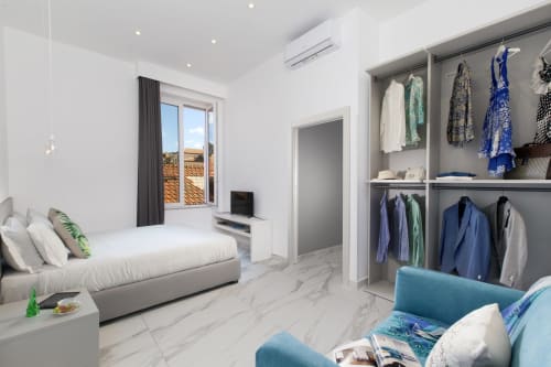 Apartment for 4 with bedroom, sofa bed in living room, kitchen, bathroom and balcony. Present TV, air conditioning and Wi-Fi - Piazza Tasso Relais in Sorrento, Campania.