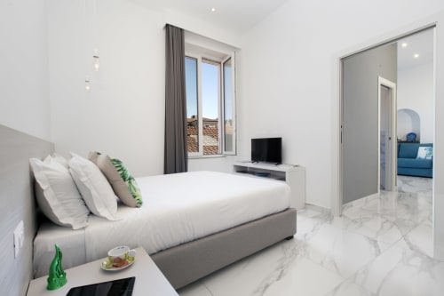 Apartment for 4 with bedroom, sofa bed in living room, kitchen, bathroom and balcony. Present TV, air conditioning and Wi-Fi - Piazza Tasso Relais in Sorrento, Campania.v
