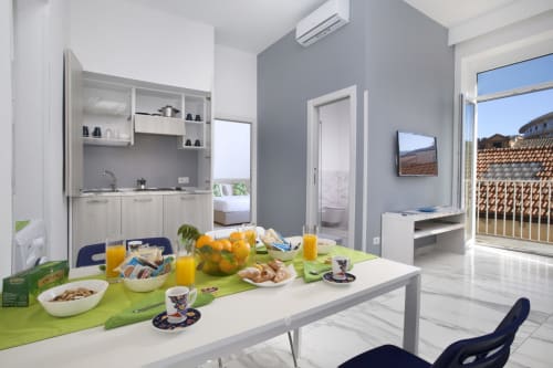 Apartment for 4 with bedroom, sofa bed in living room, kitchen, bathroom and balcony. Present TV, air conditioning and Wi-Fi - Piazza Tasso Relais in Sorrento, Campania.