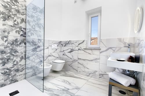 Apartment for 4 with bedroom, sofa bed in living room, kitchen, bathroom and balcony. Present TV, air conditioning and Wi-Fi - Piazza Tasso Relais in Sorrento, Campania.