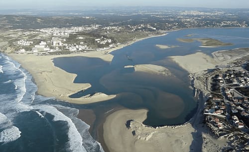 Lagune de Foz do Arelho sur la côte d'Argent du Portugal