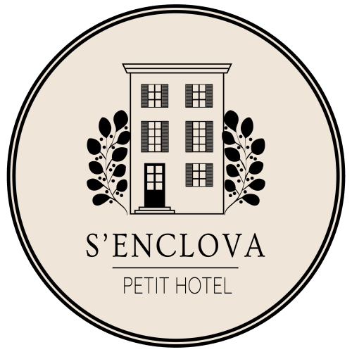 Logo S'Enclova Petit Hotel - Habitaciones elegantes | Ciutadella de Menorca, España