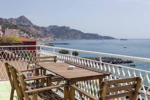Appartamento con terrazza fronte mare a Giardini Naxos vicino a Taormina