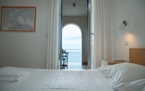 Camera con balcone fronte mare a Giardini Naxos vicino a Taormina