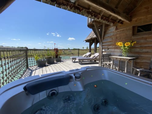 nuit insolite, cabane luxe, jumilhac, sauna, jacuzzi