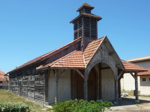 Structure rustique en bois en bord de mer avec toit en terre cuite et cupola à Côte Et Dune, Biscarrosse Plage