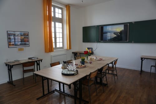 L'ancienne salle de classe du grand gite, Logis Escale,  sert de salle de formation, salle de réunion  ou séminaire professionnel