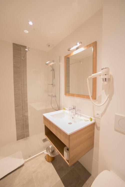 Hôtel An Ti Gwenn salle de douche chambre double Carnac