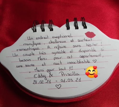 Note romantique au L'Insolite Spa Privatif Toulouse avec message français, emoji et dates 28.02.24-04.03.24