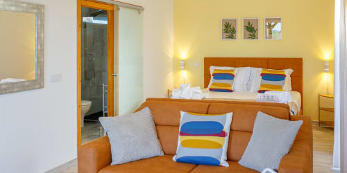 Interior bungalows Olive Hill Guesthouse in Batalha, Portugal.