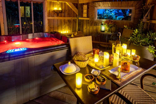 jacuzzi privatif, terrasse chambre d'hôtes, chalet bois, sans vis à vis, plateau d'hôtes pour 2, petits déjeuners servi au chalet, fronsac, gironde, proche Saint emilion, Libourne, Bordeaux