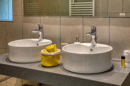 Domaine des Pierres Blanches Chambre les Milandes avec salle de bain séparée et équipée