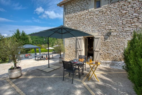 Domaine des Pierres Blanches Terrasse privative de la chambre Les Milandes