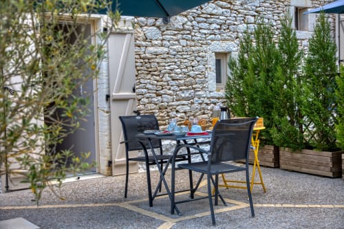 Domaine des Pierres Blanches Petit déjeuner copieux et gourmand en extérieur