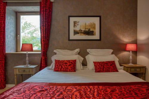 Domaine des Pierres Blanches Chambre Roque Gageac avec tableau de gabarres