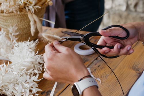 Flower crown workshop, bachelorette party weekend in Provence