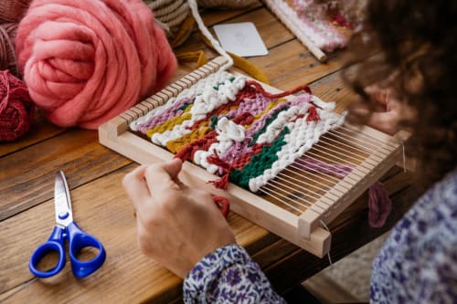 Weaving workshop for bachelorette party weekend in Provence