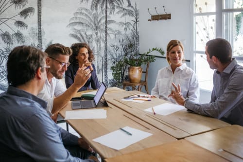 Séminaire d'entreprise au vert, réunion de travail en Provence, salle de réunion toute équipée
