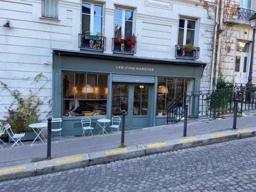 Les cinq marches restaurant Montmartre Paris holidays