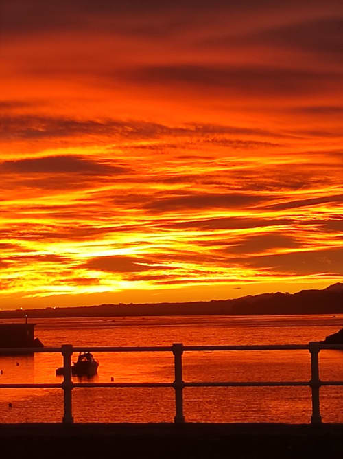 Plaza Hermanos Elio|Cantabrico- Increibles amaneceres y atardeceres desde El Hotel Puerto de Candás.