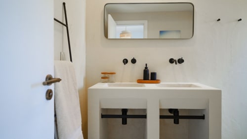 Hoopoe room | Birds of Paradise - Unique, bright and beautiful en-suite bathroom, comfy bed, a work desk and chair, a closet with hangers, shelves and a private terrace in the garden