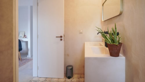 Hoopoe room | Birds of Paradise - Unique, bright and beautiful en-suite bathroom, comfy bed, a work desk and chair, a closet with hangers, shelves and a private terrace in the garden