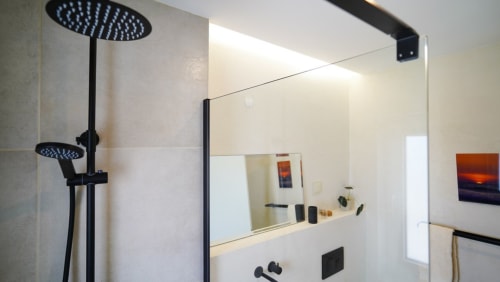 Sanderling room | Birds of Paradise - Unique, bright and beautiful, en-suite bathroom, comfy twin bed, a work desk and chair, a closet with hangers, shelves and a private balcony overlooking the swimming pool