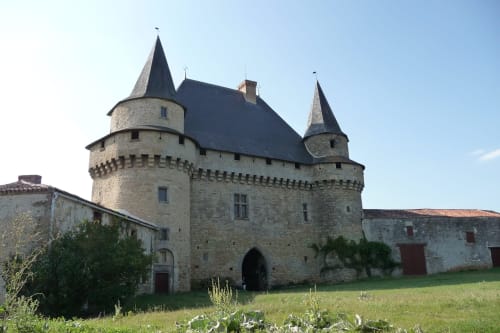 chateau de Sigournais proche Puy du fou