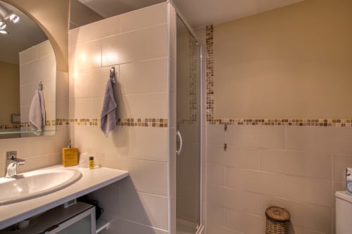 Domaine des Pierres Blanches gite salle de bain
