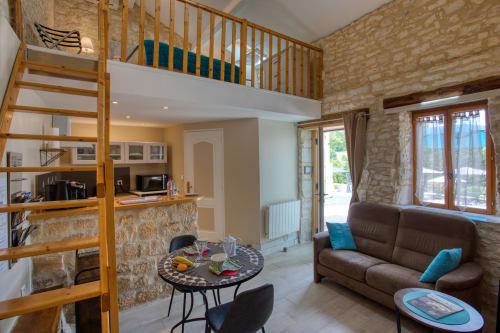 Domaine des Pierres Blanches gite en Dordogne espace salon