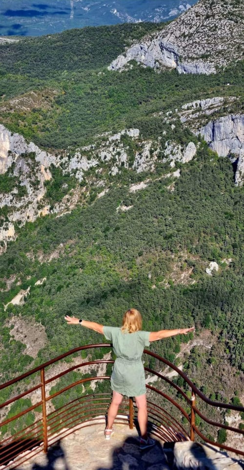 Chez TATA - chambres d'hôtes -  nature - Gorges du Verdon - Aups - Bauduen - Régusse - chambres en Provence - Basses gorges du Verdon - auberge activités Groupes - motard - Randonneur - VTT