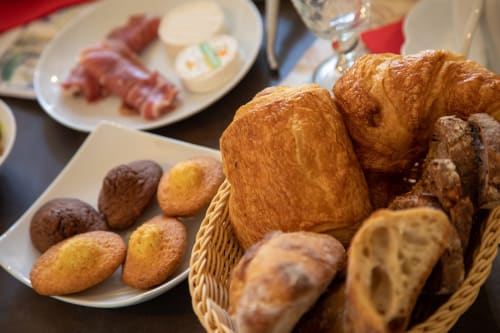 Domaine des pierres blanches petit dejeuner sucré salé