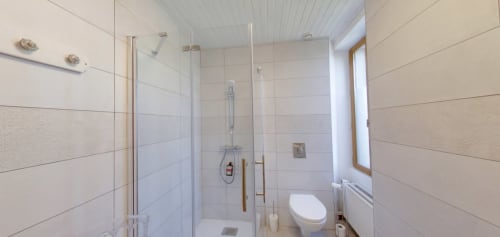 Modern bathroom in Berry Nature room at Aux Prés Du Berry with shower, toilet, and window overlooking the garden