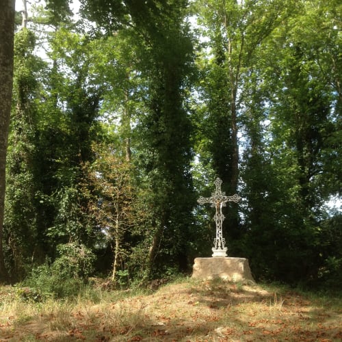 calvaire dans le parc de Resteau - château de Resteau www.chateauderesteau.com