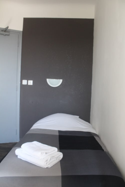 Hôtel de Londres - chambres confort double et simple, proche gares de Lille, séjour famille, amis, couple