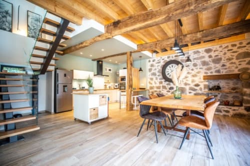 Nouveauté !!! Nous avons crée dans notre grange, un gîte de 6 à 8 personnes afin de vous retrouver entres amis ou en famille pour un week-end, quelques jours ou une semaine dans notre belle région des Pyrénées