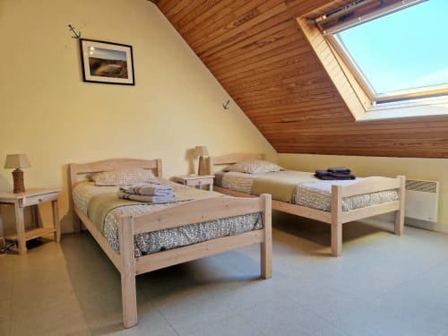 Chambre 2 lits simples côté cour - Maison "Port-Andro" - 2 à 4 personnes - location vacances à Belle île en mer - les maisons de Kerdavid'île