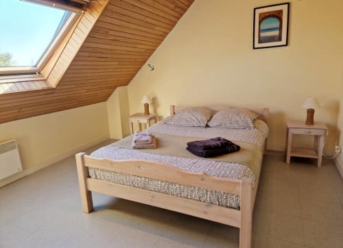 Chambre grand lit côté jardin - Maison "Port-Andro" - 2 à 4 personnes - location vacances à Belle île en mer - les maisons de Kerdavid'île