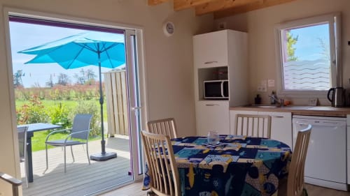 Pièce de vie avec accès au jardin - Maison "Herlin" - 1 à 3 personnes - location vacances à Belle île en mer - les maisons de Kerdavid'île